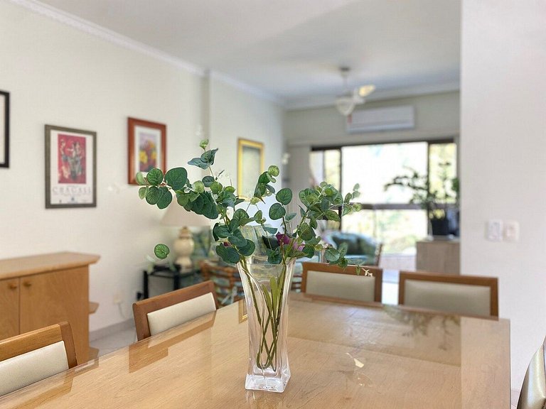 Apartamento na quadra da praia Enseada