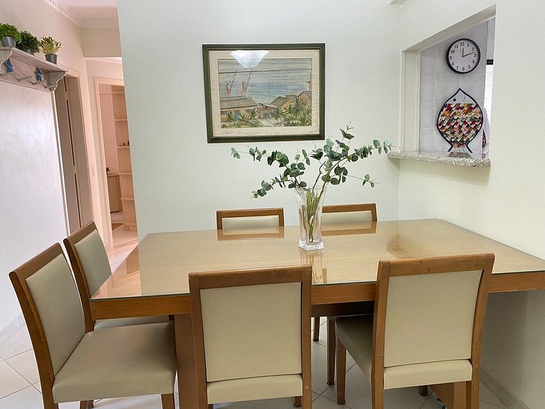 Apartamento na quadra da praia Enseada