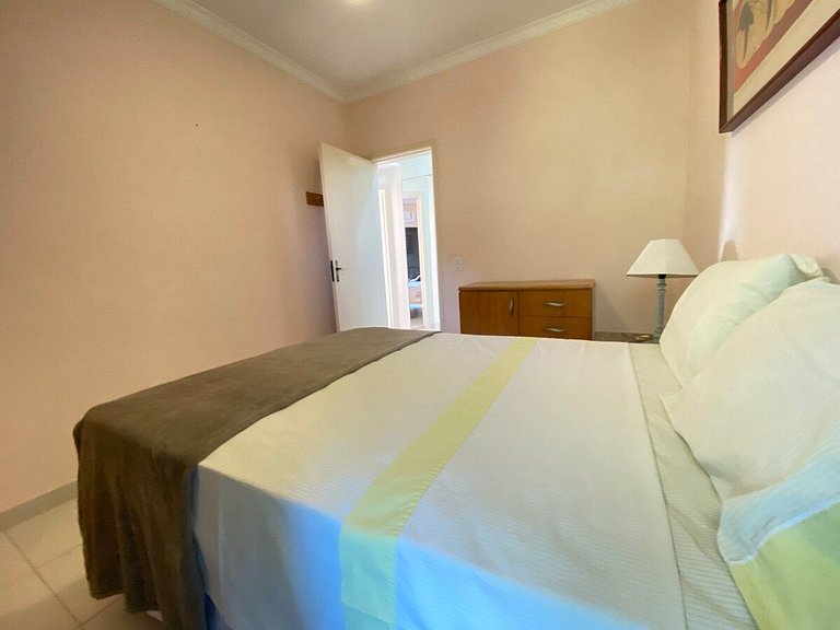 Apartamento na quadra da praia Enseada