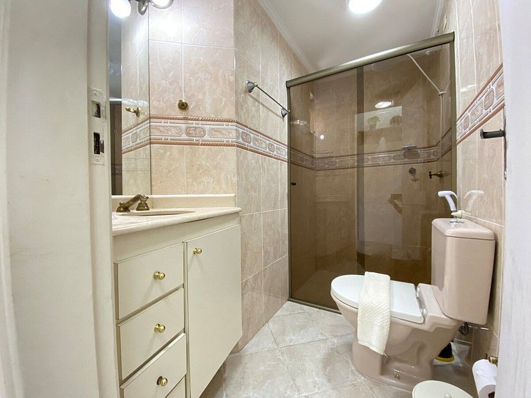 Apartamento na quadra da praia Enseada