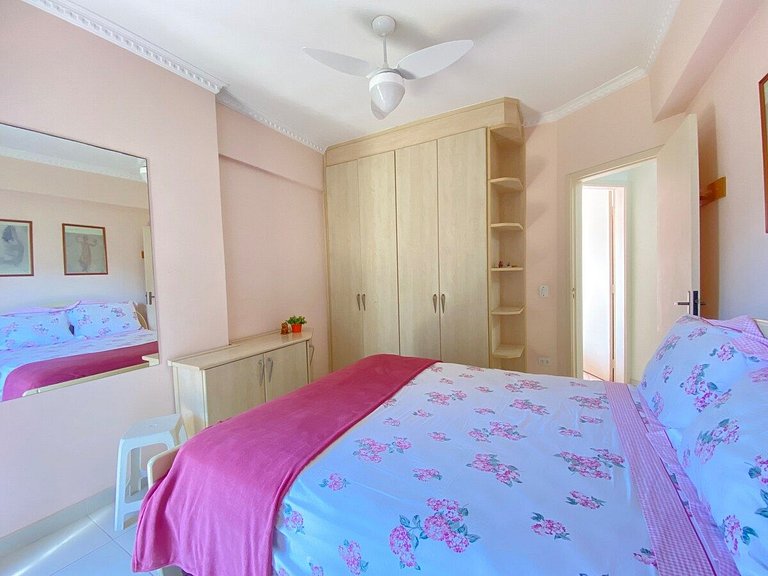 Apartamento na quadra da praia Enseada