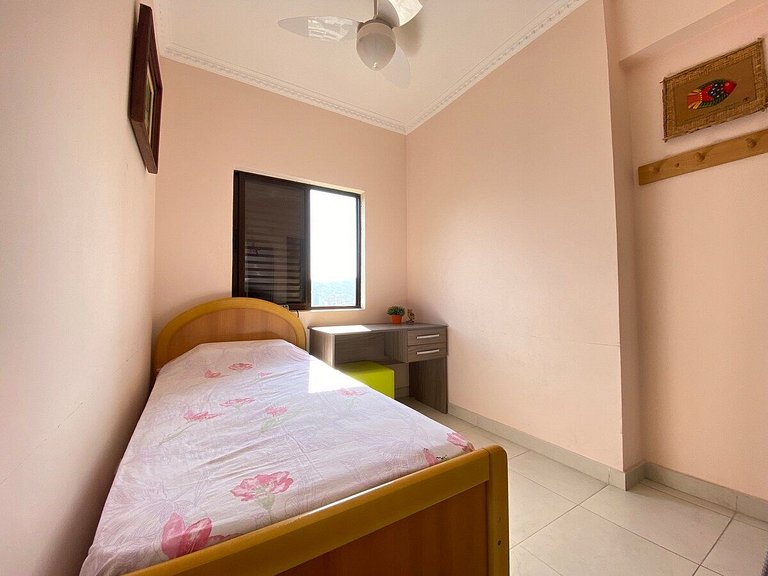 Apartamento na quadra da praia Enseada
