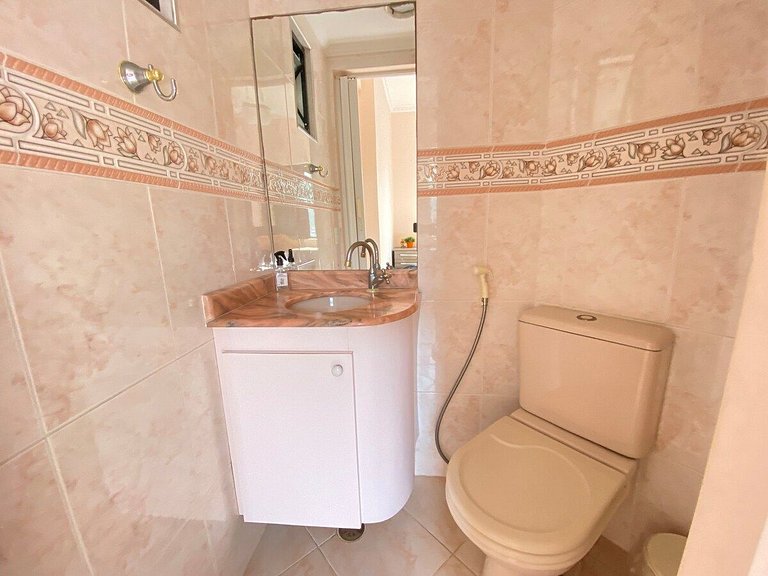 Apartamento na quadra da praia Enseada