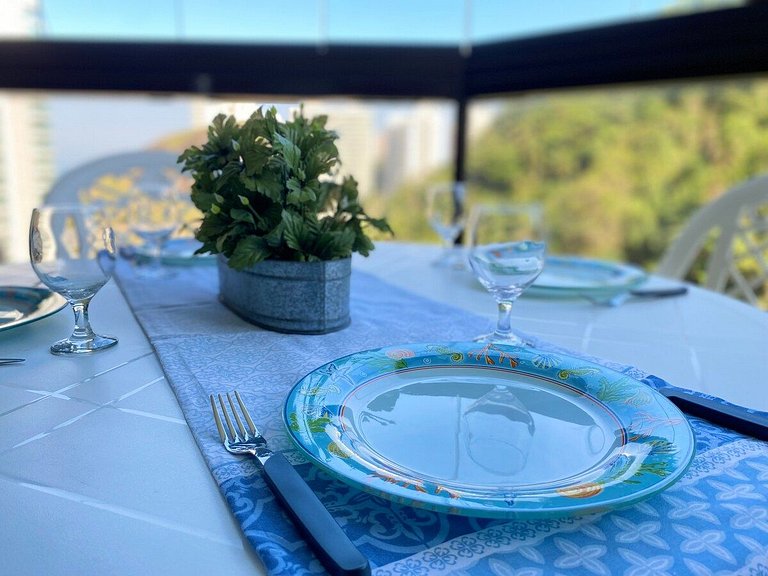 Apartamento na quadra da praia Enseada