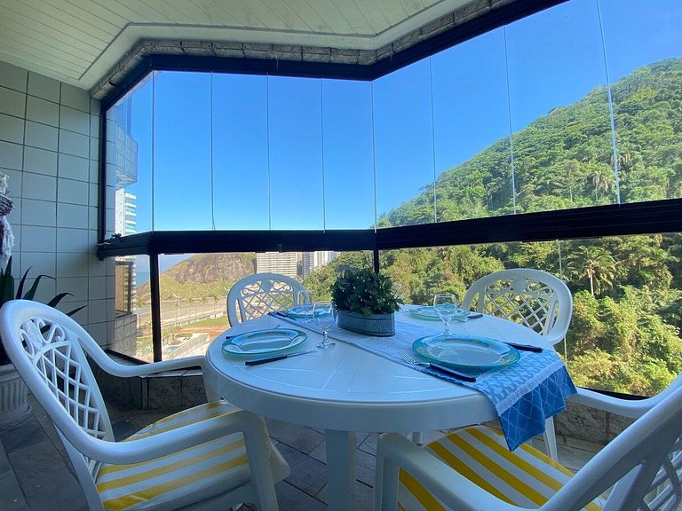 Apartamento na quadra da praia Enseada