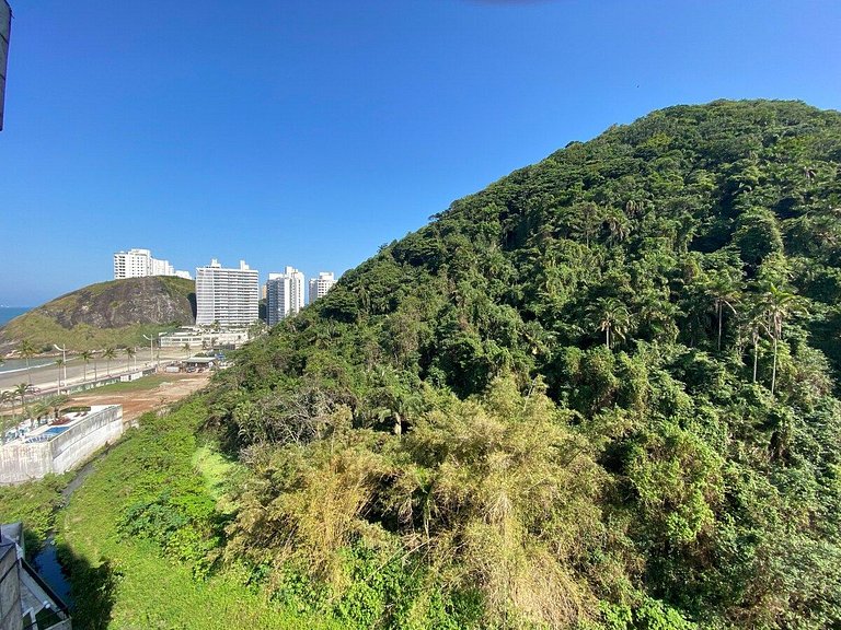 Apartamento na quadra da praia Enseada