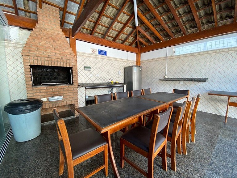 Apartamento na quadra da praia Enseada