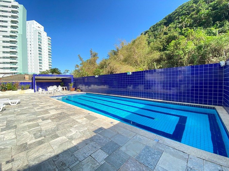 Apartamento na quadra da praia Enseada