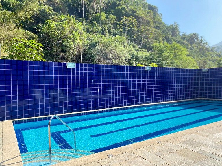 Apartamento na quadra da praia Enseada