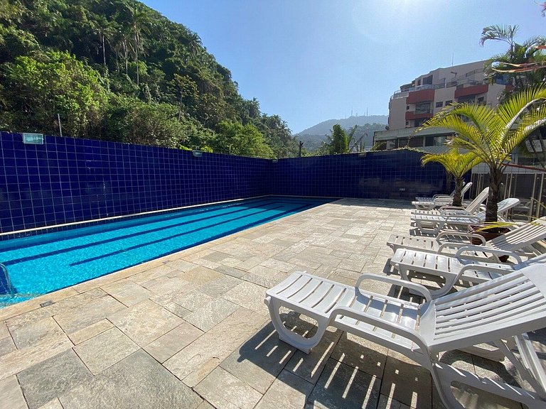 Apartamento na quadra da praia Enseada