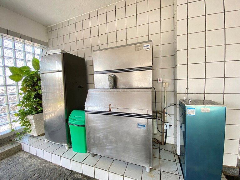 Apartamento na quadra da praia Enseada
