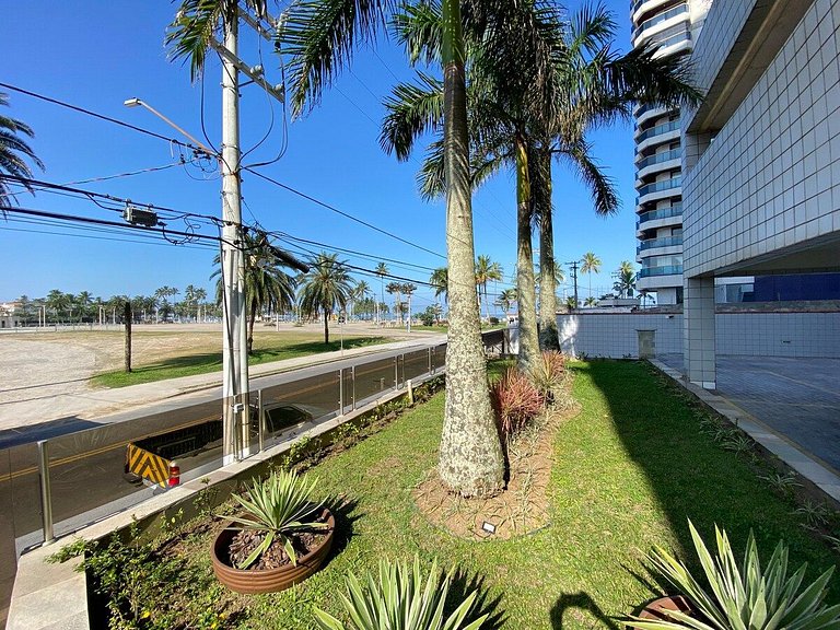 Apartamento na quadra da praia Enseada