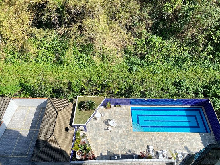 Apartamento na quadra da praia Enseada