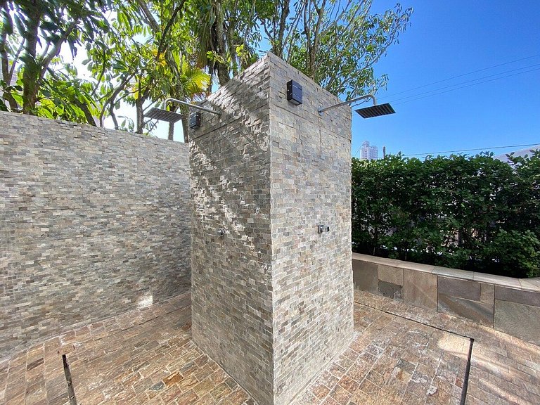 Apartamento na quadra da praia Enseada