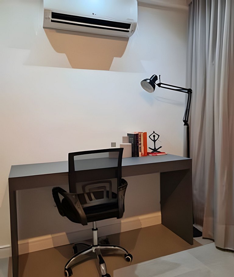 Apto NOVO e completo no centro.